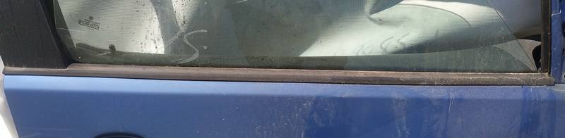 Volkswagen Polo 2007 Listwa szyby drzwi - PRZEDNIE PRAWE