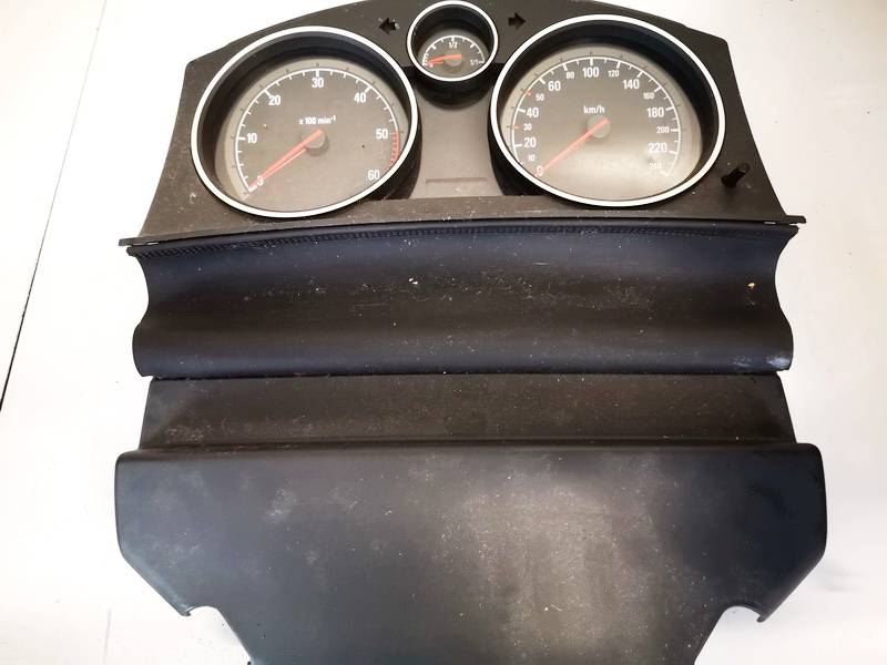 13267567 Opel Astra 2008 Spidometras - prietaisu skydelis
