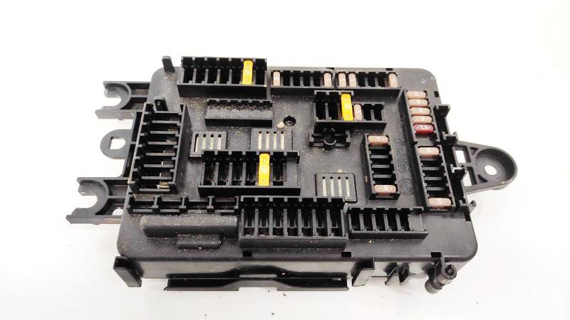 938907001 BMW 3-Series 2012 Fuse box