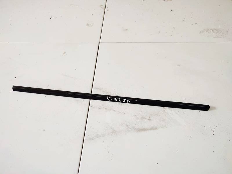 BMW 3-Series 2000 Listwa szyby drzwi - TYLNE LEWE