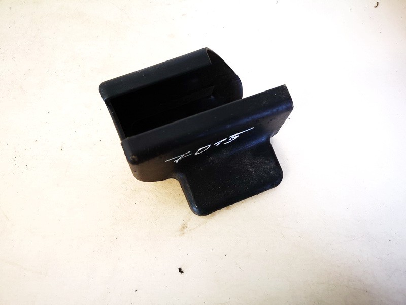 7213705050 Toyota Avensis 2010 Salona apdare (plastmasas)