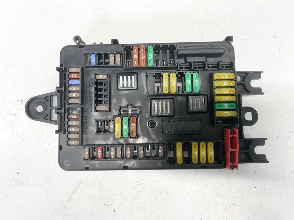 938907001 BMW 3-Series 2016 Fuse box