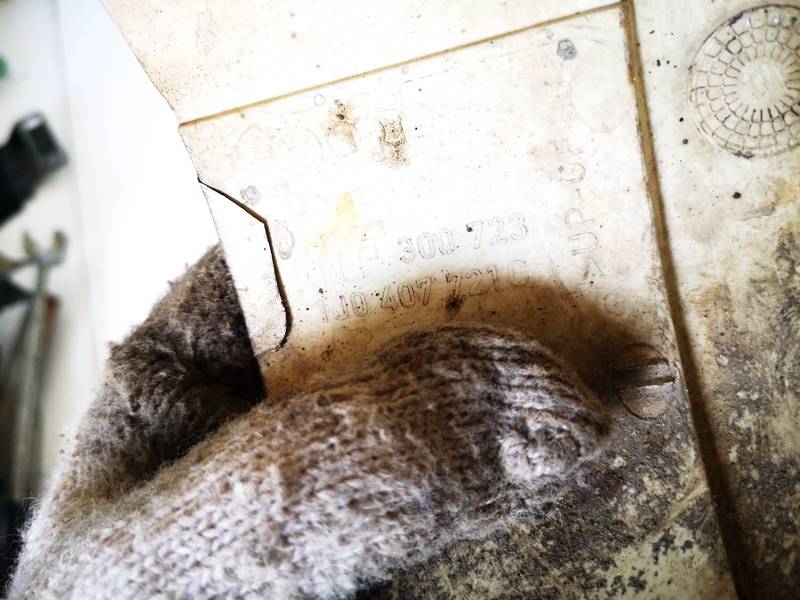 1J0407721C Audi A3 1997 Shaft Guard Plate Cover - FRONT LEFT - Thumbnail 3