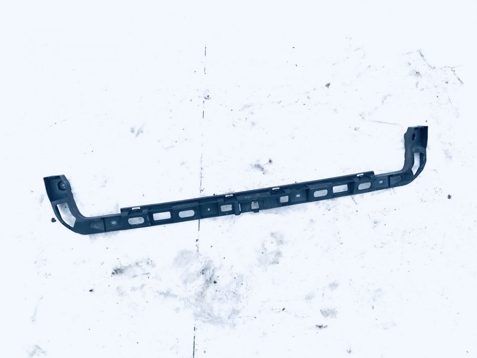 3C5807863 Volkswagen Passat 2006 Bampera turētājs - AIZMUGURE