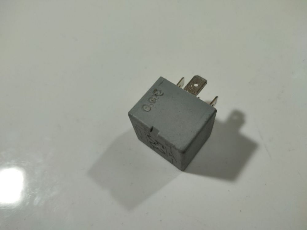 141951253B Volkswagen Golf 2008 RELÉ PARA AUTOMÓVIL