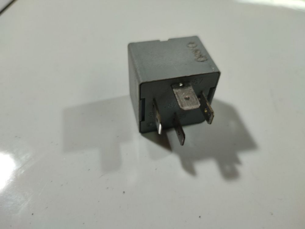 141951253B Volkswagen Golf 2008 RELÉ PARA AUTOMÓVIL - Thumbnail 3