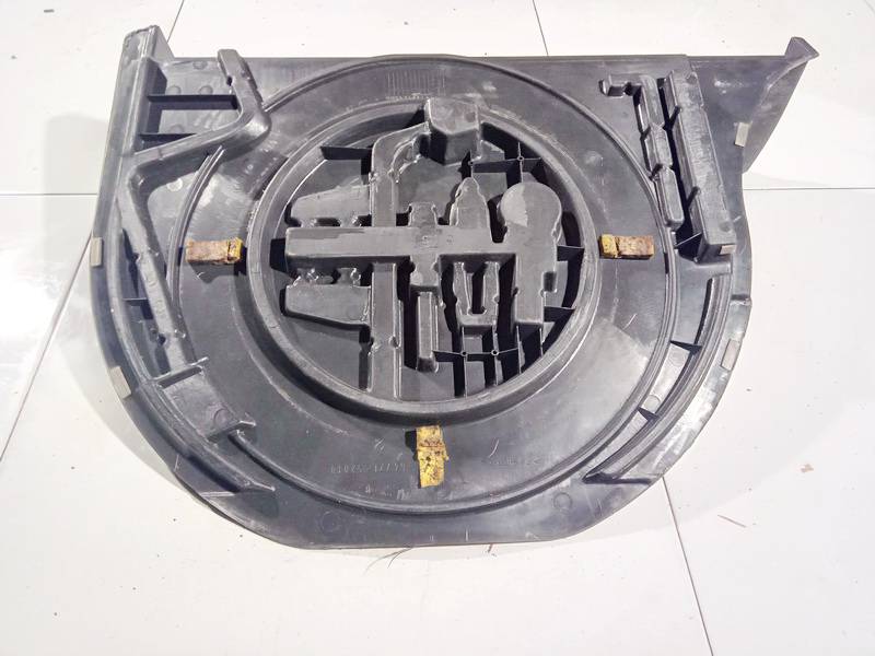 6477152010 Toyota Yaris 2000 Auto luggage compartment Cover