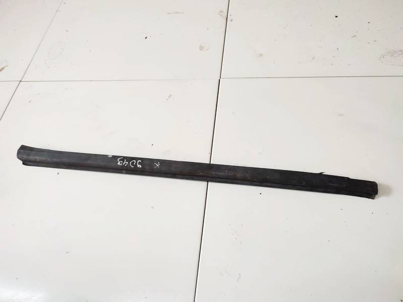 Chrysler Pacifica 2004 Listwa szyby drzwi - PRZEDNIE LEWE