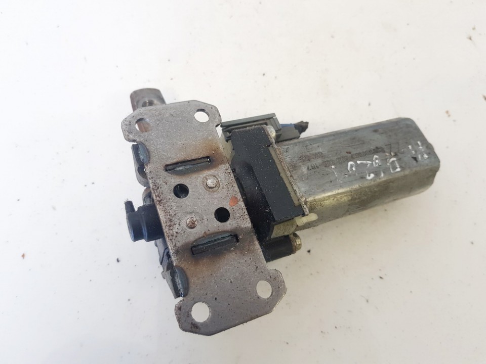 0390203219 Volvo XC 70 2007 Seat Motor Regulator - FRONT RIGHT