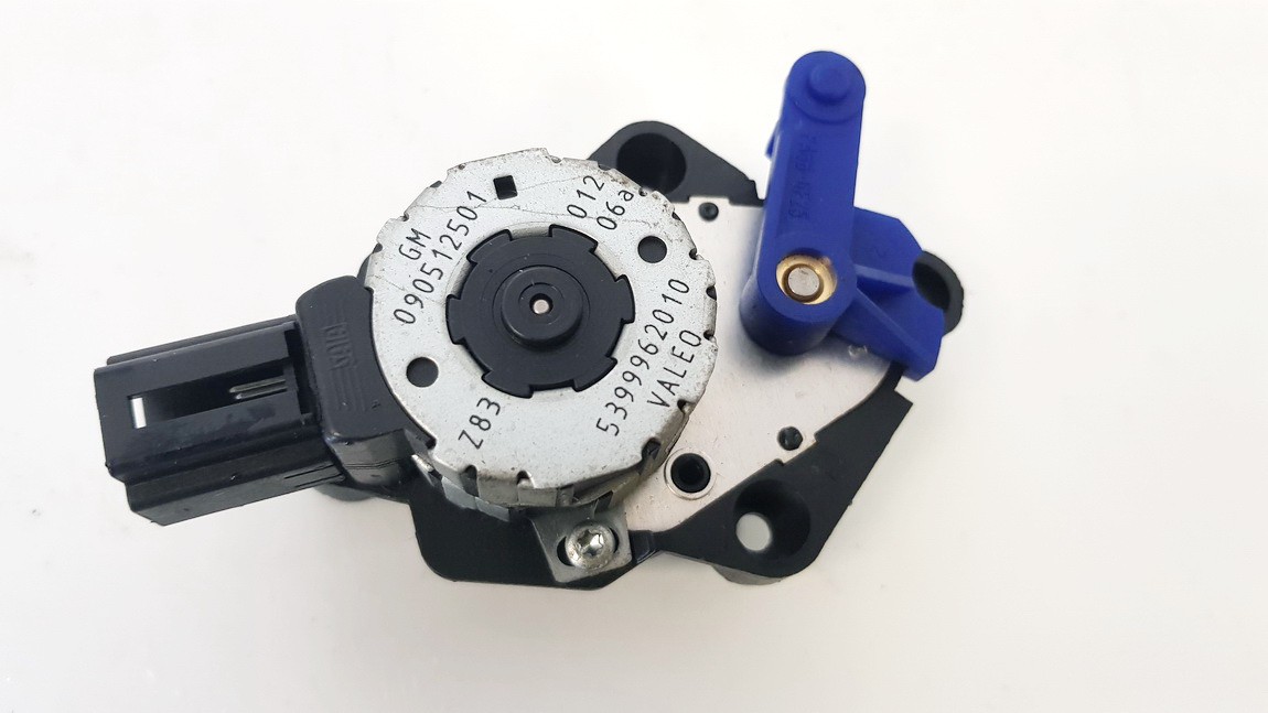 090512501 Opel Omega 2001 Heater Vent Flap Control Actuator Motor - Thumbnail 2