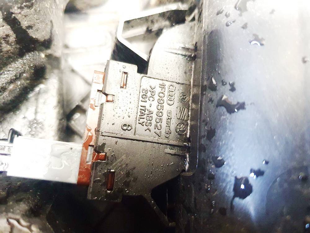 1F0959527 Volkswagen Touran 2006 Degvielas tvertnes atvēršanas poga - Thumbnail 3