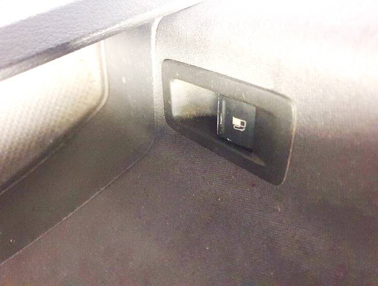 1F0959527 Volkswagen Touran 2006 Degvielas tvertnes atvēršanas poga - Thumbnail 2