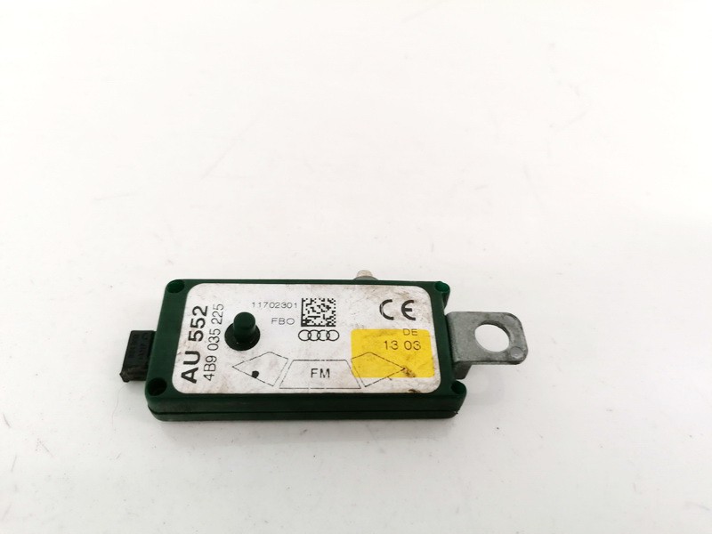 4B9035225 Audi A6 2001 Pystyantennivahvistin