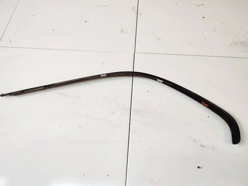 BMW 3-Series 2000 Listwa szyby drzwi - TYLNE LEWE