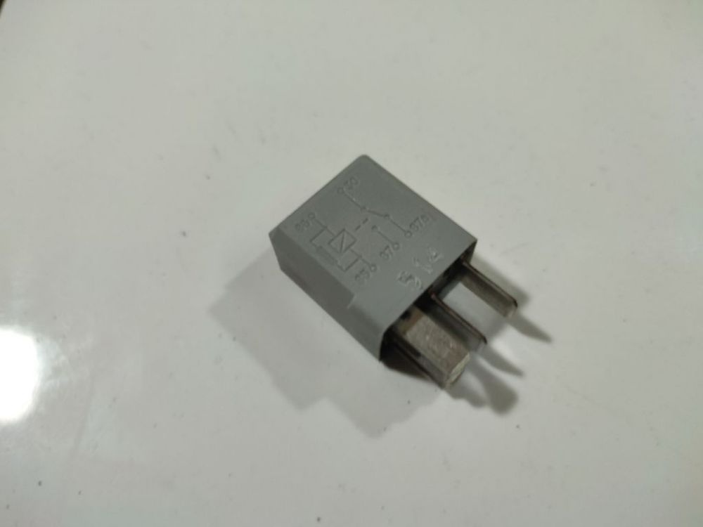 13100504 Opel Astra 2005 RELÉ PARA AUTOMÓVIL