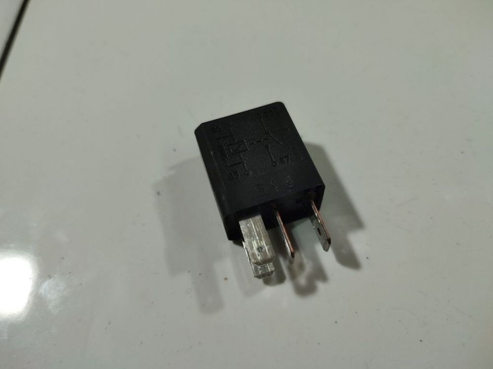 24455922 Opel Astra 2005 Przekaźnik