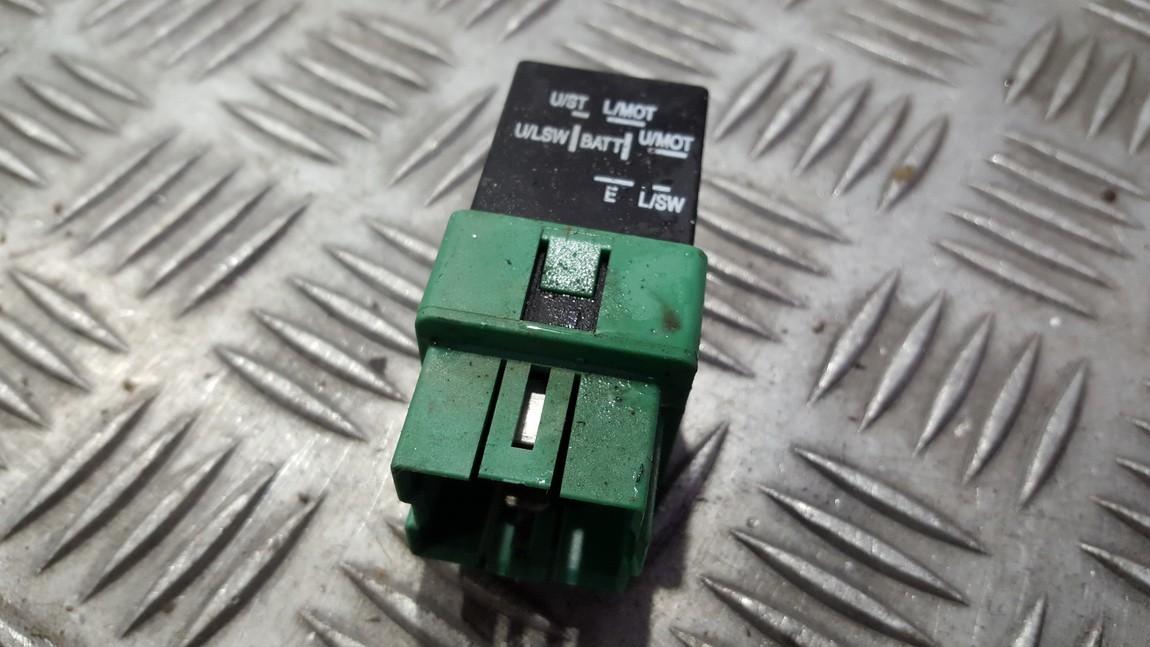 MR228120 Mitsubishi Carisma 1998 Relay module