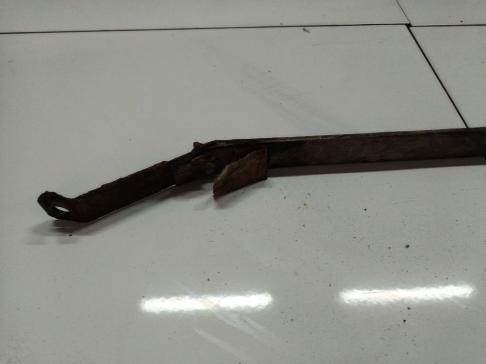 Mazda 5 2006 Fuel tank holder - Thumbnail 2