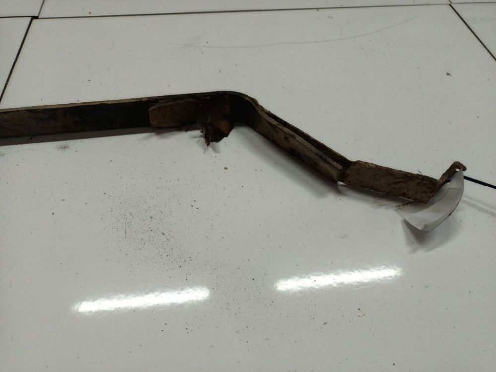 Mazda 5 2006 Fuel tank holder - Thumbnail 3