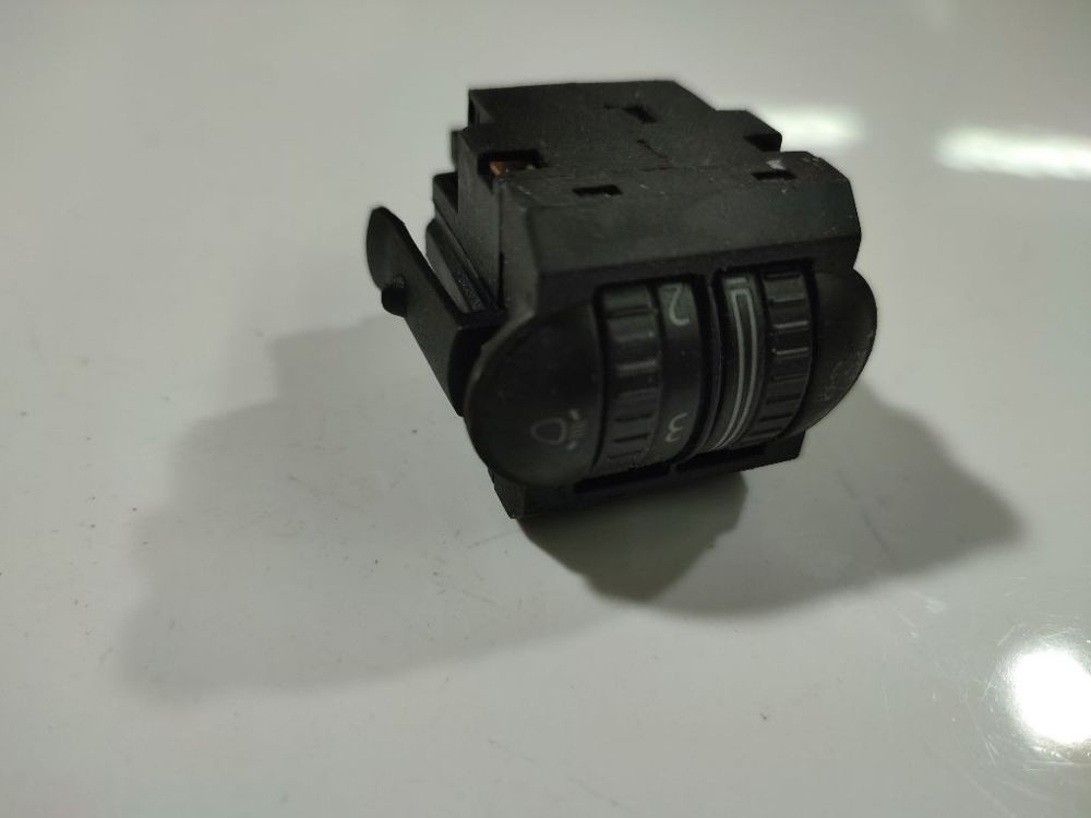 1K0941333 Audi A4 2000 Lukturu augstuma regulēšanas slēdzis - Thumbnail 2