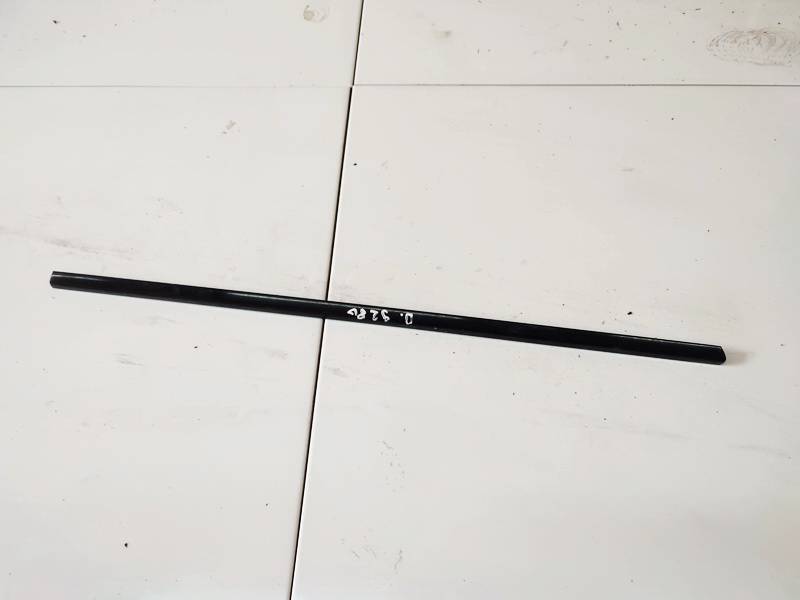 BMW 3-Series 2000 Listwa szyby drzwi - TYLNE PRAWE