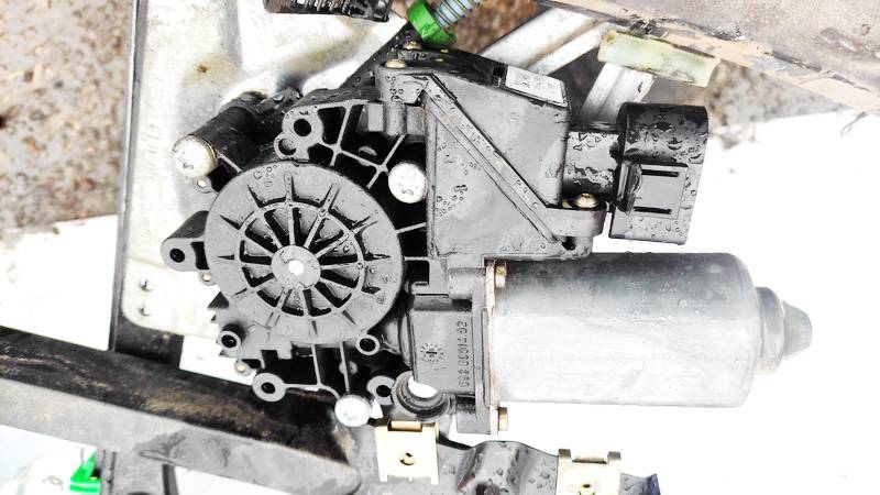 113846101 Audi A4 1996 Silnik podnośnika szyby drzwi - PRZEDNIE LEWE
