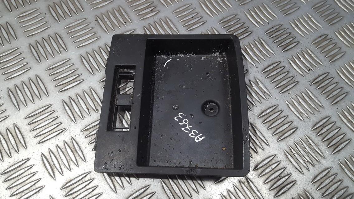 1T2857368 Volkswagen Caddy 2008 Wykończenie wnętrza (plastikowe elementy)