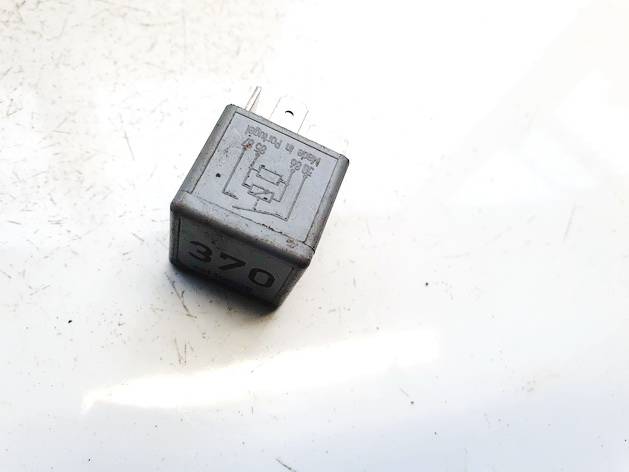 8D0951253A Volkswagen Passat 2001 Relay module