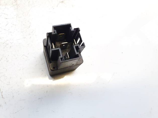 MR301971 Mitsubishi Pajero 2002 Relay module - Thumbnail 2