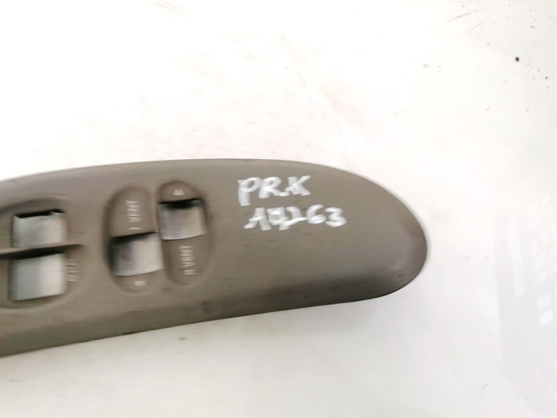 746749291 Dodge Caravan 2001 Obudowa przycisków sterowania szybami - Thumbnail 2