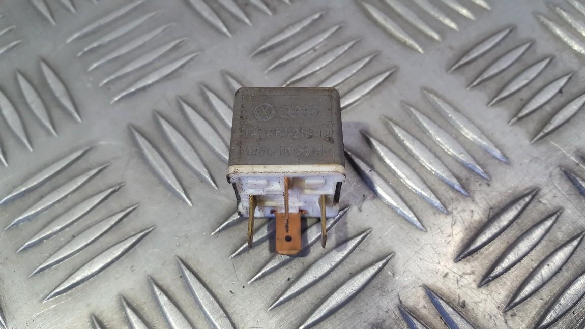 141951253B Volkswagen Passat 1992 RELÉ PARA AUTOMÓVIL