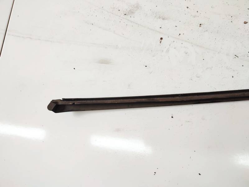 Audi A4 2001 Garniture Arriere Fenêtre Côté Droite - Thumbnail 3