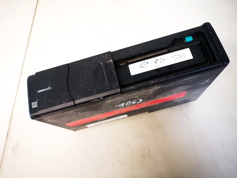 8364931 BMW X5 2001 CD changers