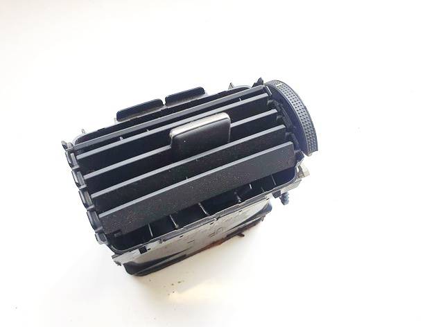 8494 Toyota Avensis 2007 Wloty powietrza do kabiny