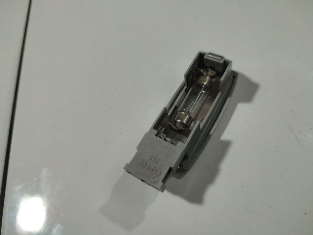 1K0947109 Audi A4 2000 Salono lemputė - Thumbnail 3