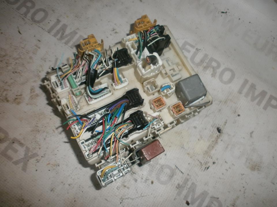 8273052700 Toyota Yaris 2007 Fuse box