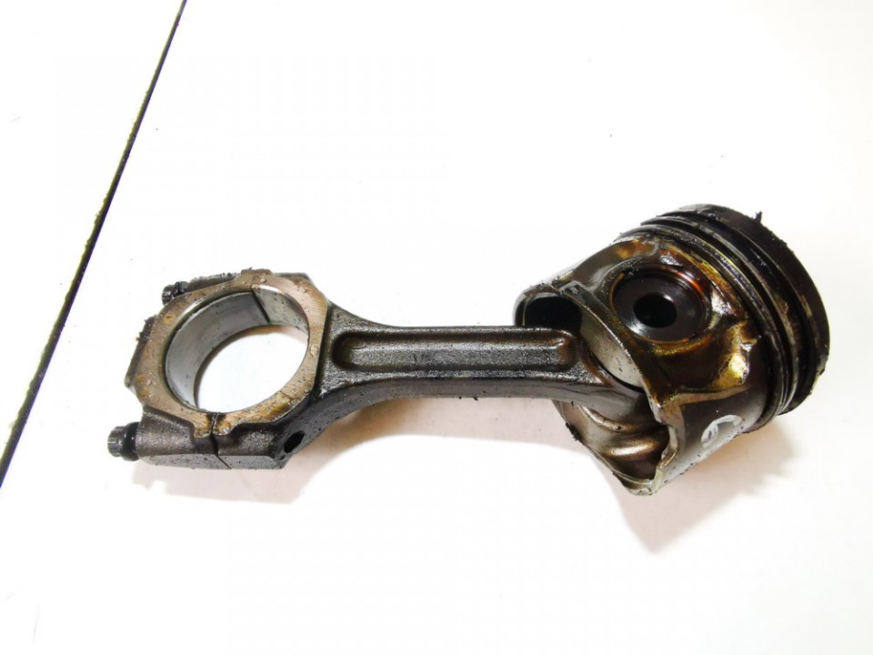 Hyundai Elantra 2001 Piston and Conrod (Connecting rod)