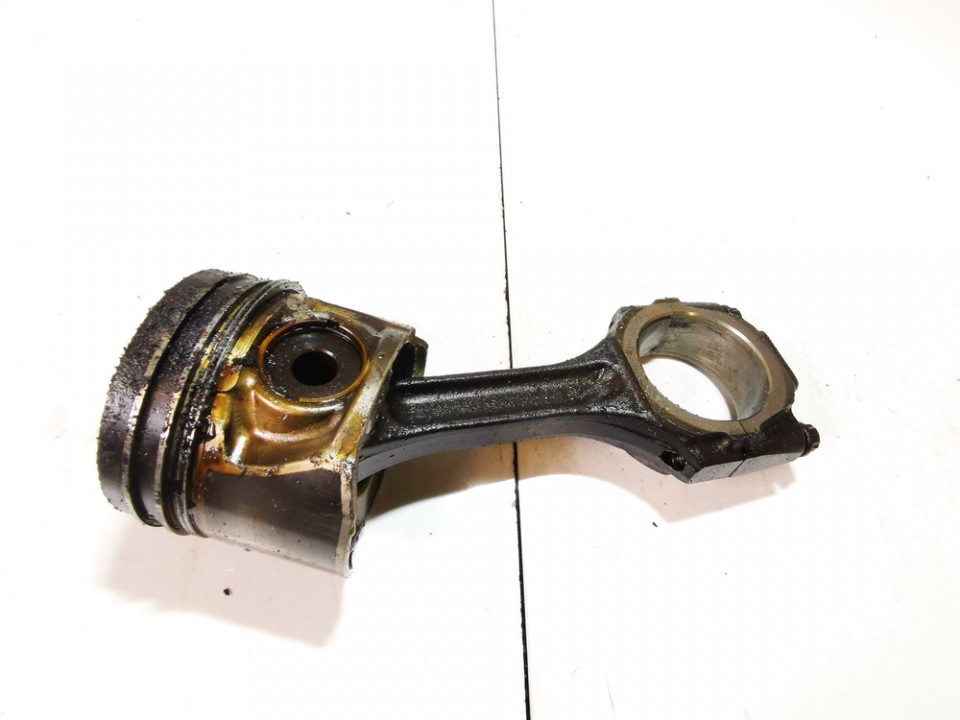 Hyundai Elantra 2001 Piston and Conrod (Connecting rod)