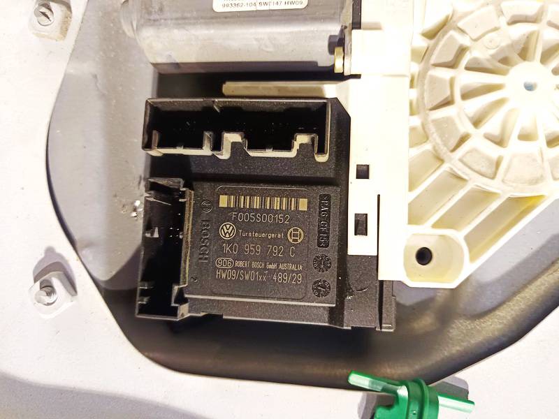 1K0959702E Volkswagen Golf 2004 Моторчик стеклоподъемника - передний правый - Thumbnail 3