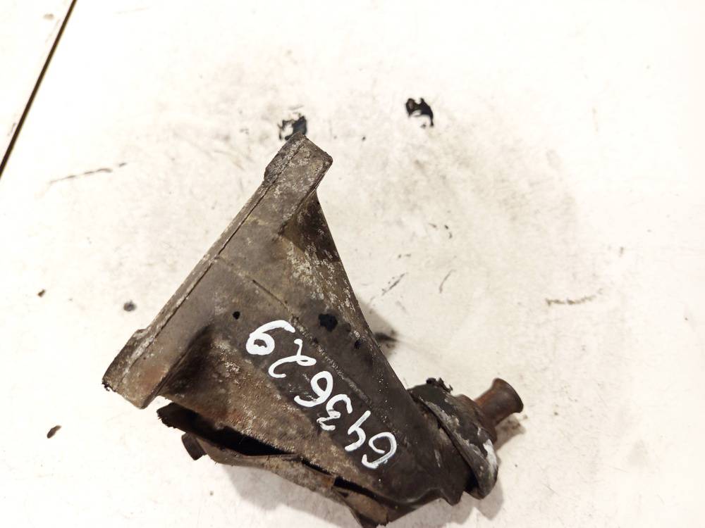 Mercedes-Benz E-CLASS 1996 Engine Mount Bracket and Gearbox Mount Bracket - Thumbnail 3