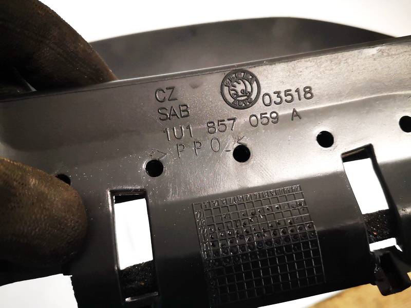 1U1857059A Skoda Octavia 2004 Speedometer Surround Trim - Thumbnail 2