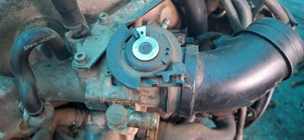 Audi A4 1998 Suurella Virtaamalla Varustettu Kaasuläpän - Thumbnail 2