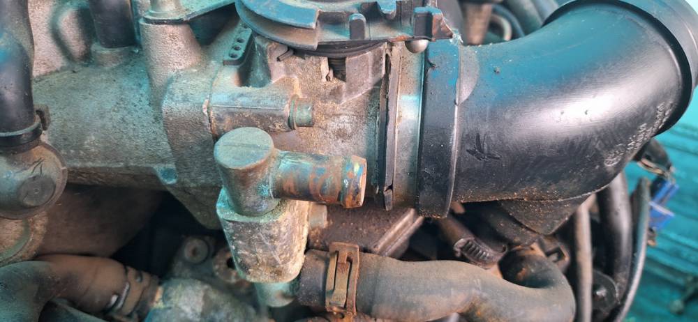 Audi A4 1998 Suurella Virtaamalla Varustettu Kaasuläpän