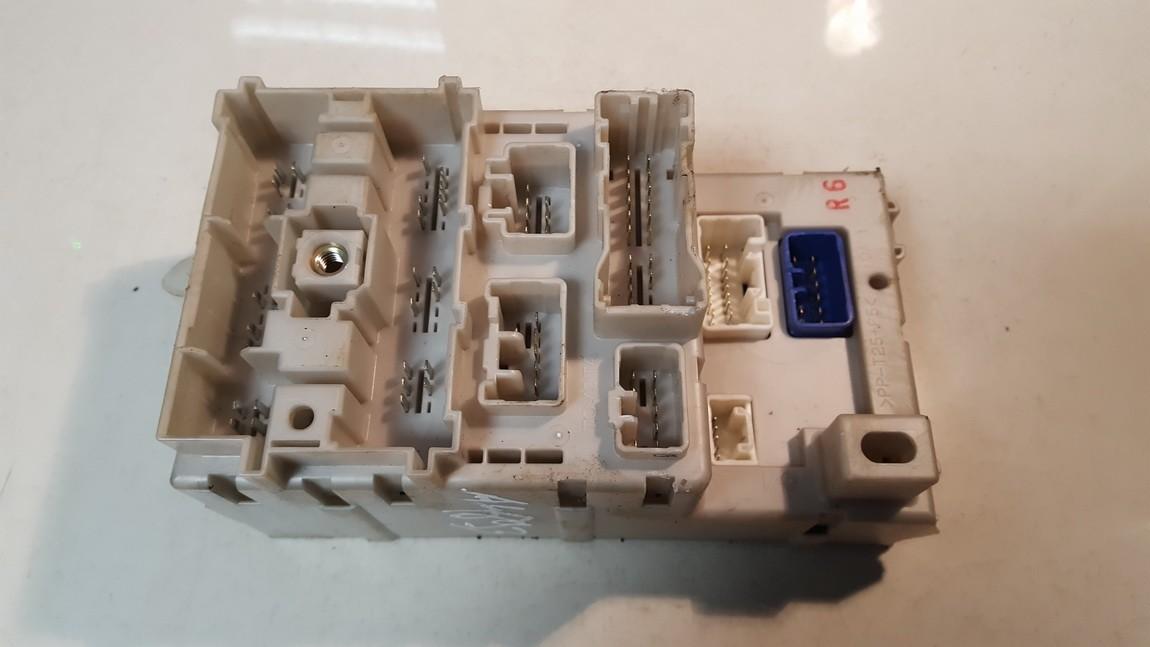 8273342061 Toyota RAV-4 2004 CAJA RELES -  FUSIBLES