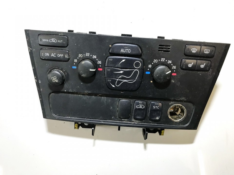 8691876 used Climate Control Panel (heater control switches) Volvo V70