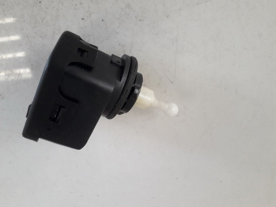 1J0941295C Volkswagen Golf 2001 Headlighth Levell Range Adjustment Motor