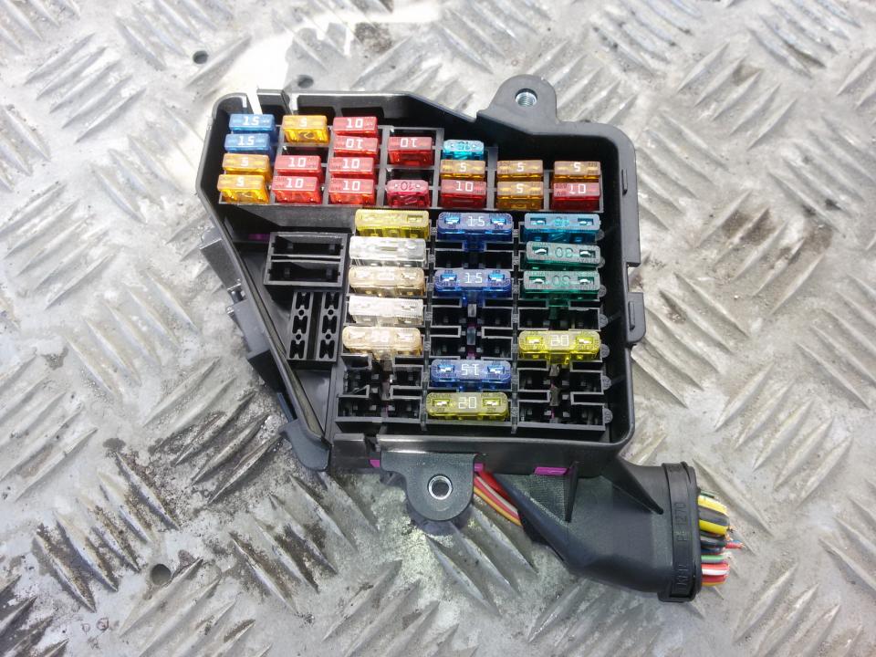 8D2941824 Audi A6 2003 Fuse box