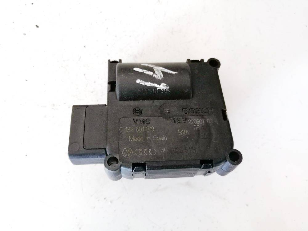 4E0820511 Volkswagen Touareg 2004 Heater Vent Flap Control Actuator Motor