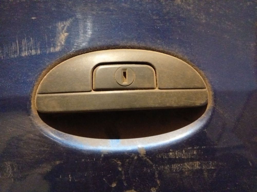 Renault Scenic 1999 Galinio dangcio atidarymo rankenele isorine  (mikrikas) G.