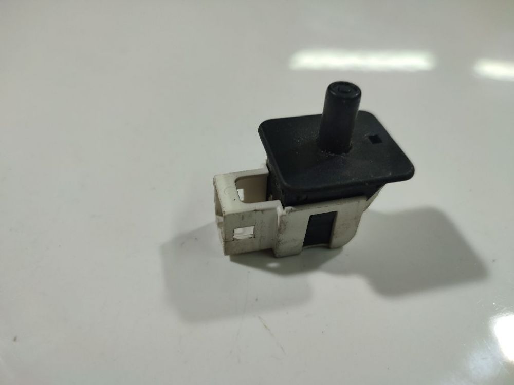 2028209410 Mercedes-Benz CLS-CLASS 2004 door contacts left - Thumbnail 2